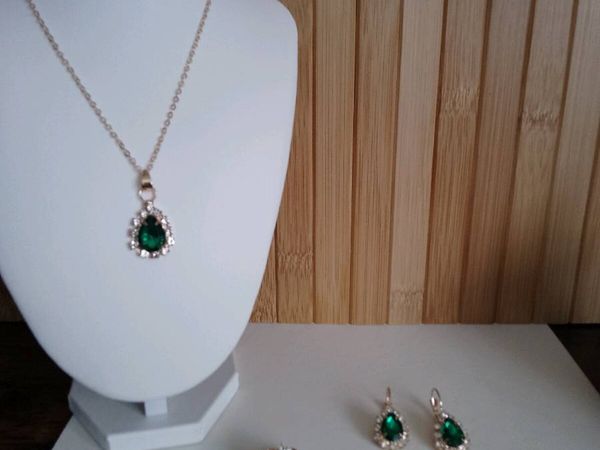 Women's 4 Piece Vintage Style Costume Jewellery Se - Main image