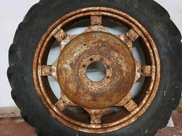 One tyre ahd Rim 13,6,12 38 - Main image