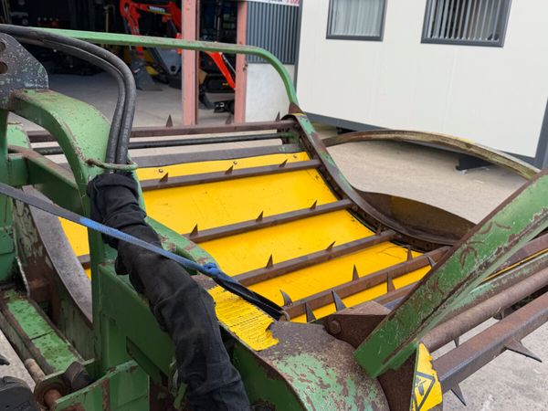 Hustler SL350 Bale Feeder Unroller - Main image