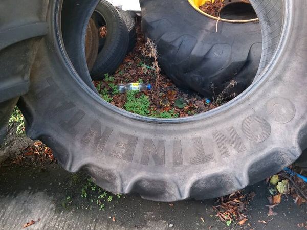 2 x Tractor tyres 420 85 R38 - Main image
