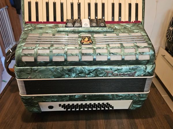 VINTAGE piano accordion 34 KEY 48 BASS  5 coupler - Main image