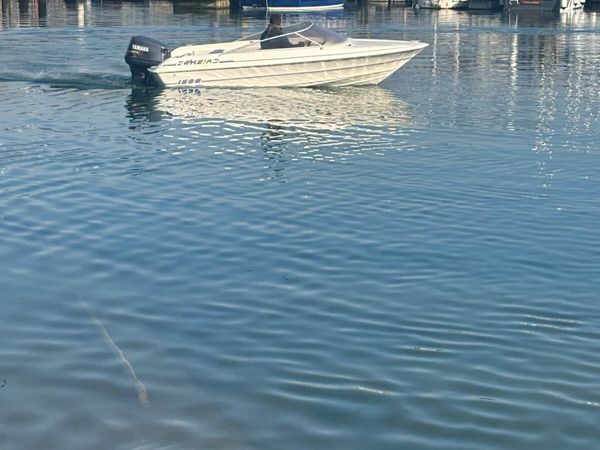 Looking for a boat - Main image