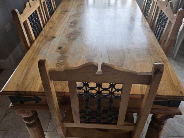 Oak table and 6 chairs - Main image