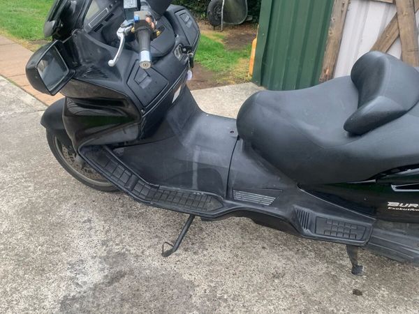 Suzuki burgman 650 - Main image