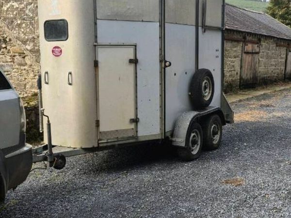 Horse box - Main image