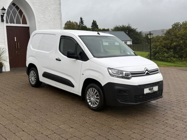 2021 Citroen Berlingo 1.5 LX NO VAT! - Main image