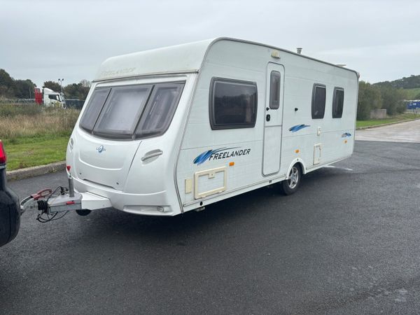 Lunar freelander island bed caravan awning inclu - Main image
