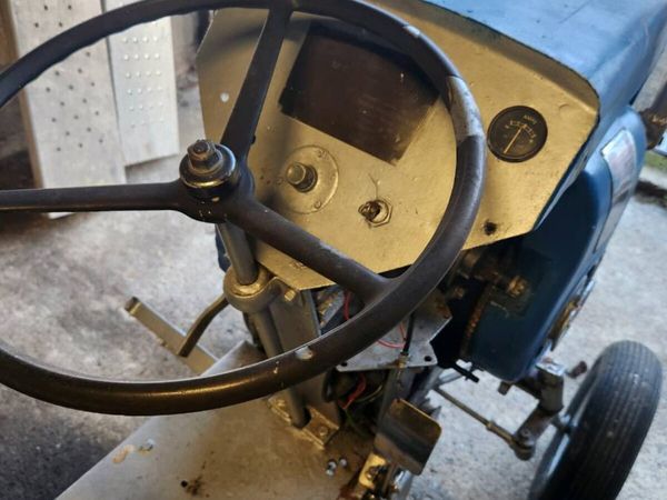 IVintage garden tractor - Main image