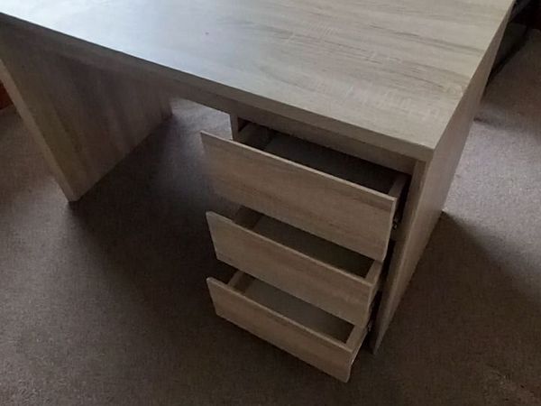 3 drawer desk - Main image
