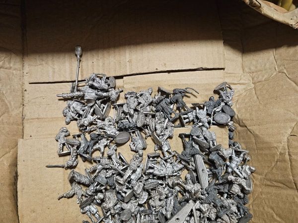 Diecast War Hammer Soldiers etc 100 pieces - Main image