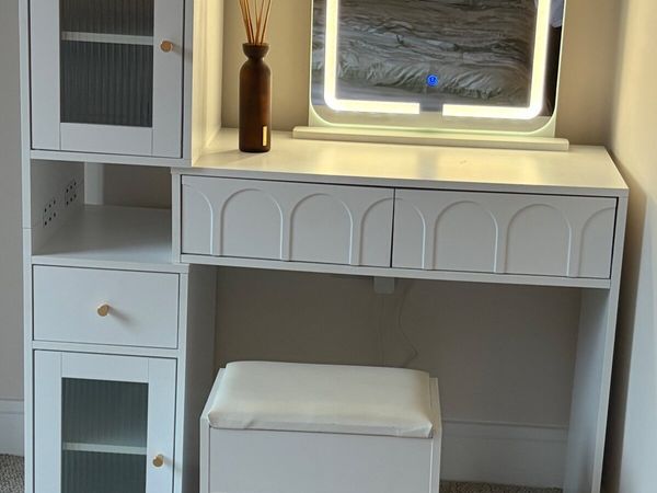 White Dressing Table / Vanity – Wayfair - Main image