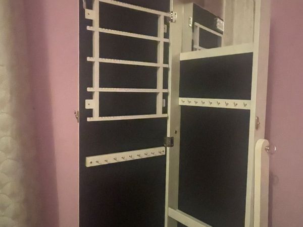 White mirror jwellery stand excellent cond - Main image