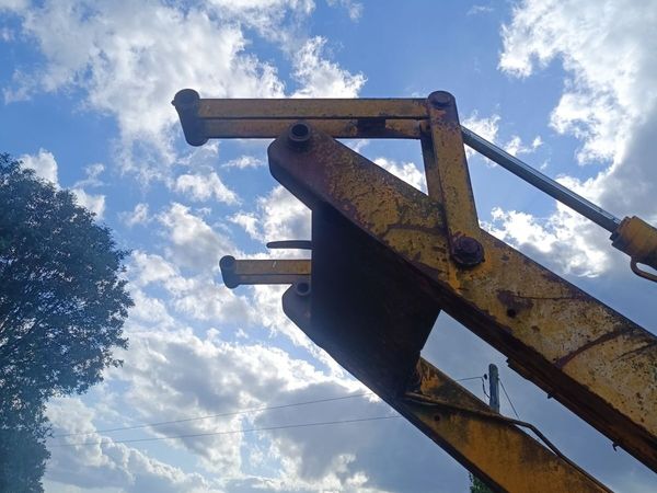 Front loader  off  1987 jcb 3cx  four wheel drive - Main image