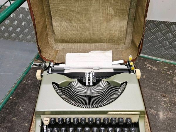 Imperial gold companion typewriter - Main image