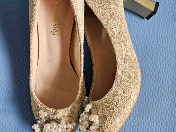 Asian style Lace Crystal Shoes - Main image