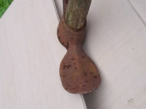 Antique pick axe - Main image