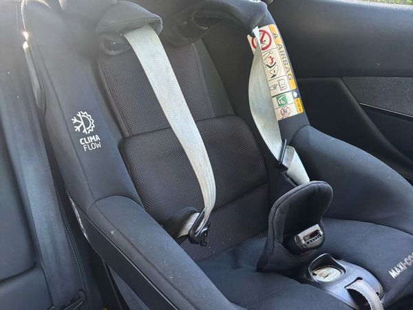 Maxi Cosi Pearl 360 with isofix base - Main image