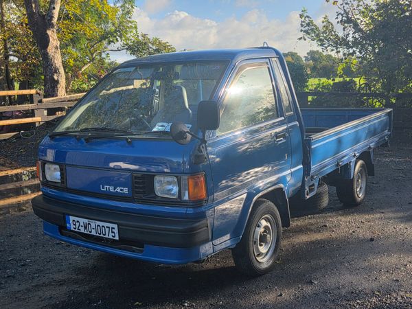 Toyota LiteAce 1992 2.0 Diesel Taxed and Tested - Main image