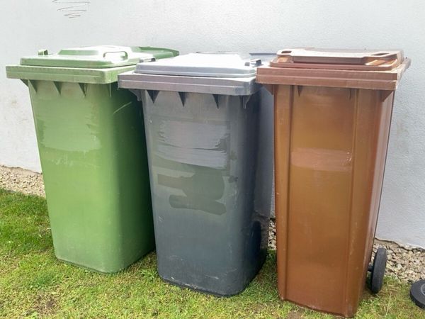 Wheelie bins like new (READ DESCRIPTION) - Main image