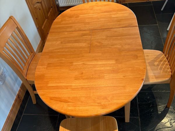 Kitchen table and 4 Chairs - Main image