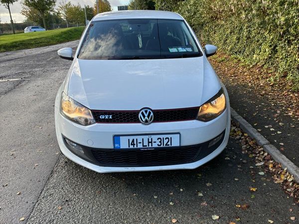 2014 volkswageb polo - Main image