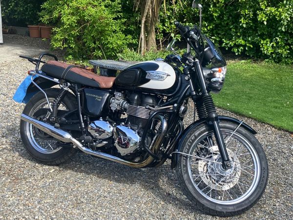 Triumph Bonneville T100 - Main image