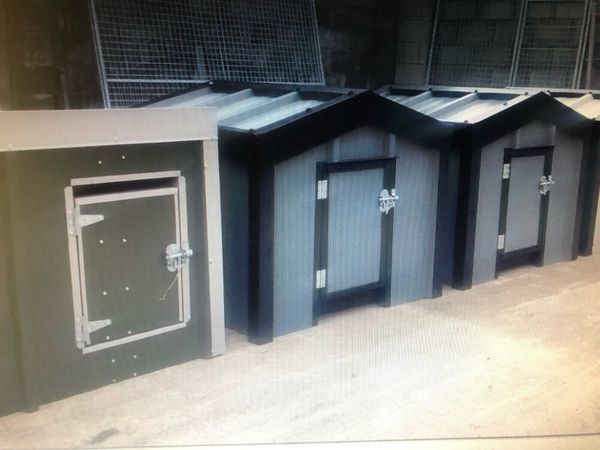 Insulated steel dog house - Main image