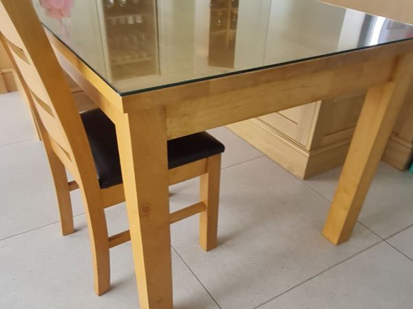 Table and 6 chairs - Main image
