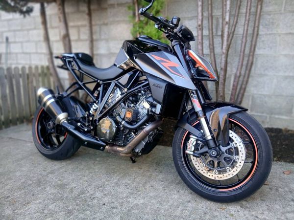 KTM 129O SUPERDUKE R - Main image