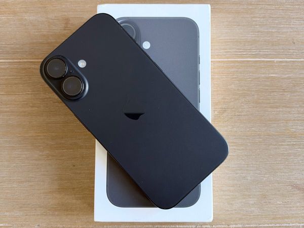 iPhone 16 *unlocked* - Main image