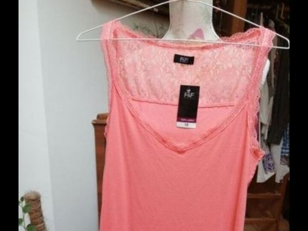 Ladies Peach F&F top new with tags size 18. €5
Can - Main image