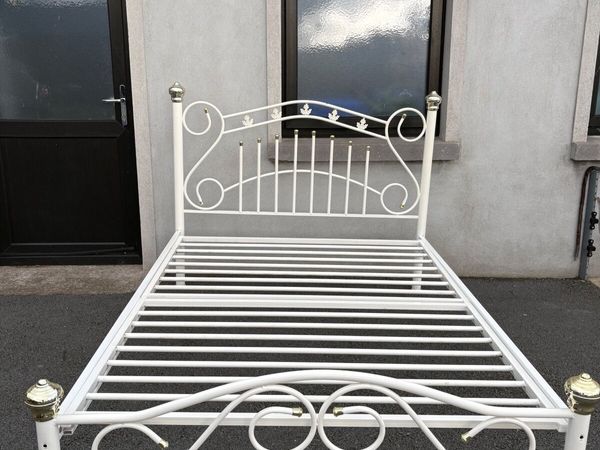 Metal 4’ 6” bed - Main image