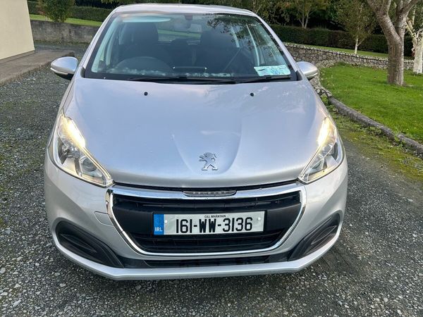 Peugeot 208 - Main image