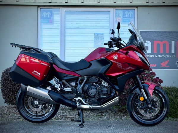 242 Honda NT1100 DCT - Main image