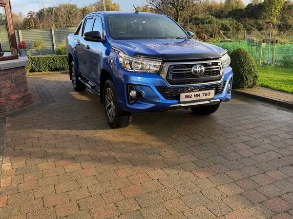Toyota hilux invincible x - Main image