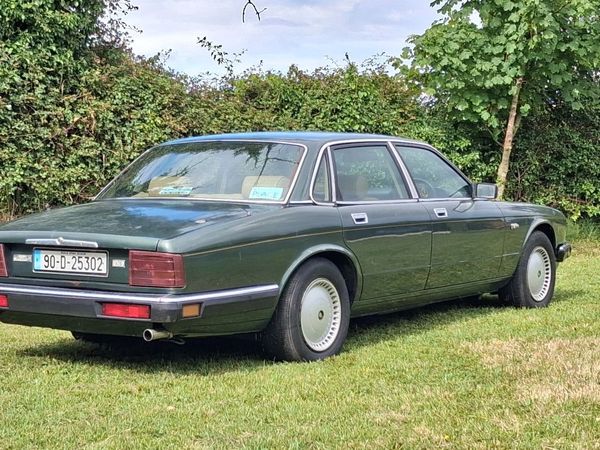 Jaguar XJ6 - Main image