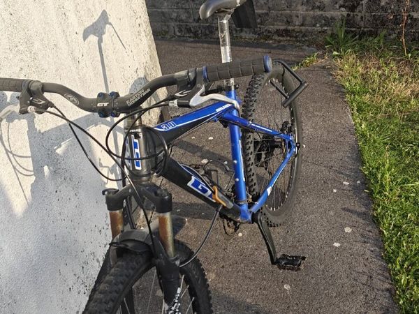 GT Avalanche 3.0 Mountain Bike (26" / Blue) - Main image