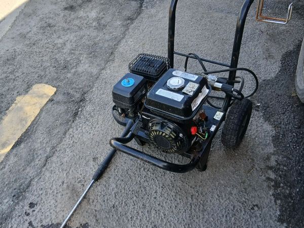 High pressure washer working 100-percent - Main image