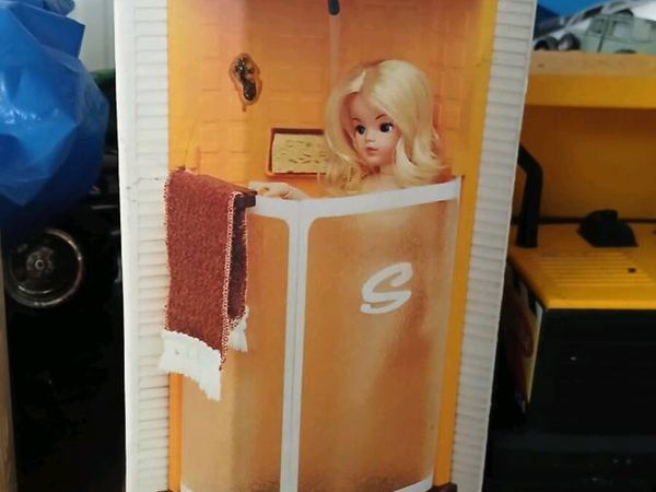 Sindy Shower . - Main image