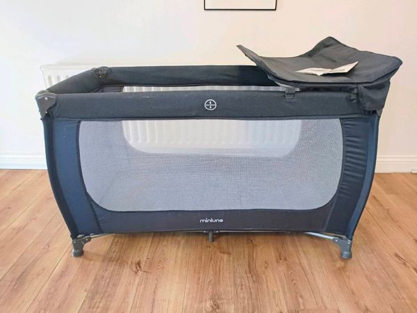 Minuuno 3 in 1 Travel Cot Portable Baby Cot in Nav - Main image