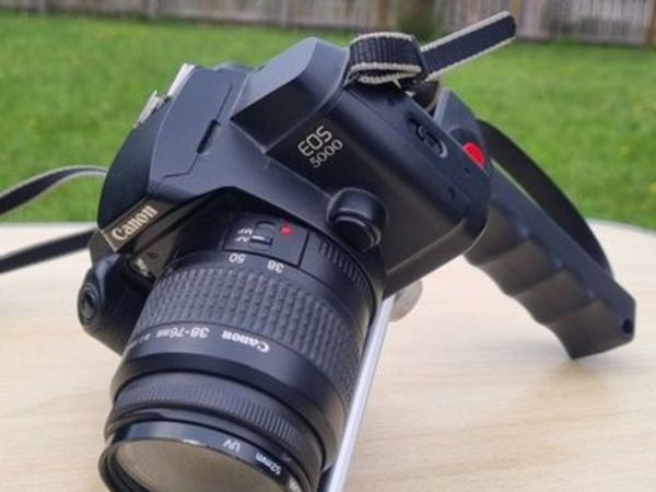 Canon EOS 5000 with 38-76mm EF zoom - Main image