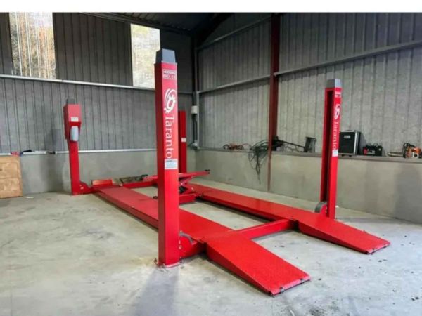 Taranto 4 Post 4 Ton Auto Vehicle Lift - Main image
