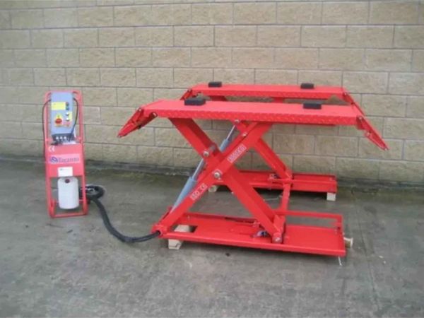 Taranto 3 Ton Mid Rise Scissor Portable Automotive - Main image