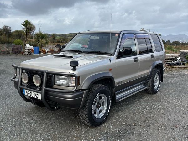 Isuzu Trooper 3.1TD low km 7 seats - Main image