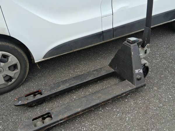 Pallet truck 2000kg - Main image