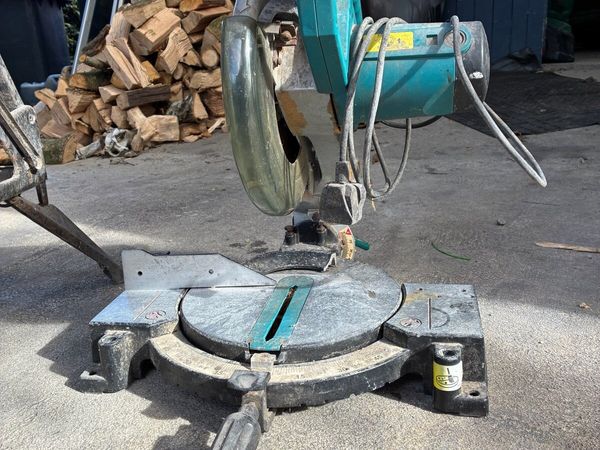 Makita ML100 plus Black and Decker workbench - Main image