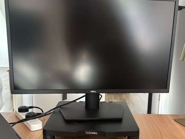 Four 29inch Dell Monitors and Dock Stations - Main image