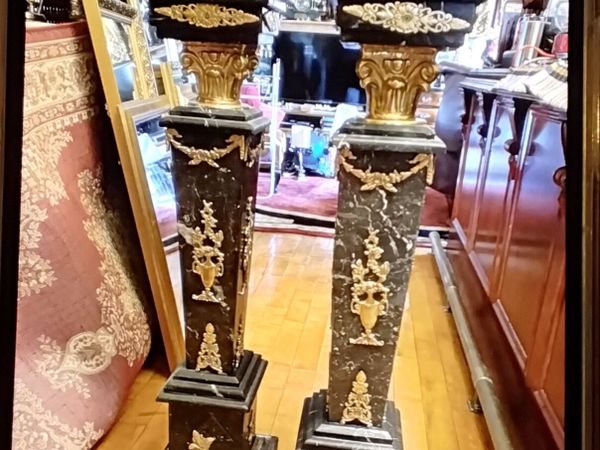 Two antique pillers - Main image