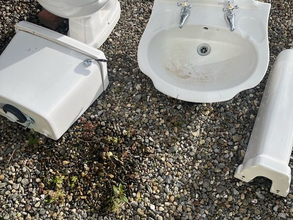 Toilet and sink set - Main image