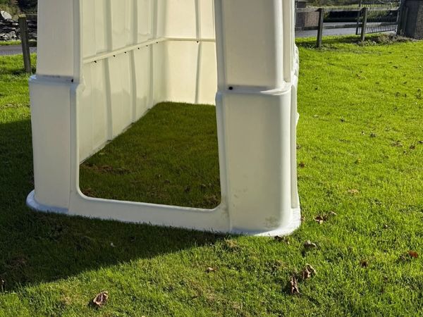 Calf hutch - Main image